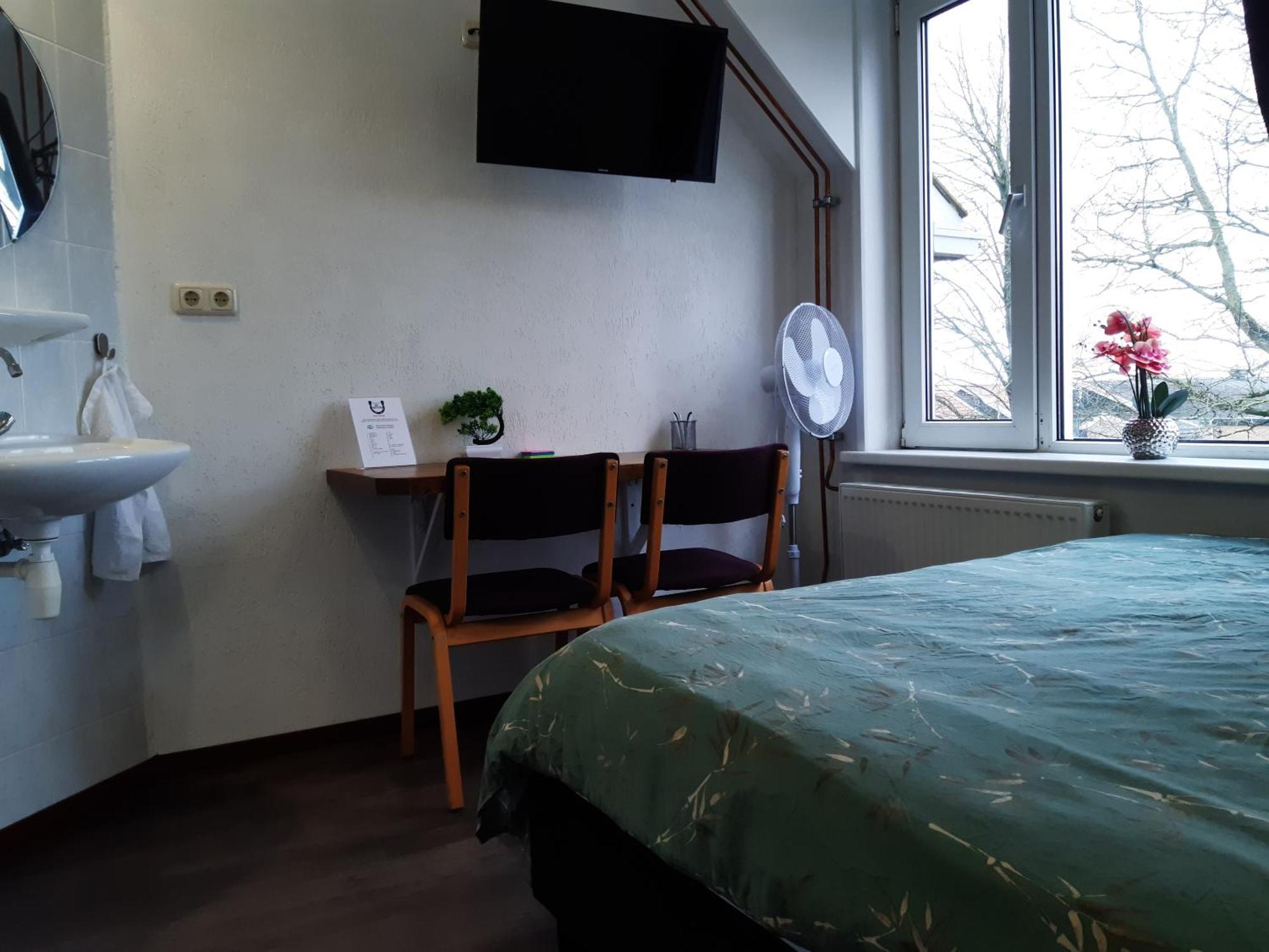 Pension Het Hoefijzer Бюрен Экстерьер фото